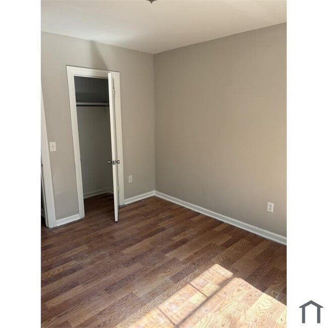 Photo - 5731 Court M Unidad 5729