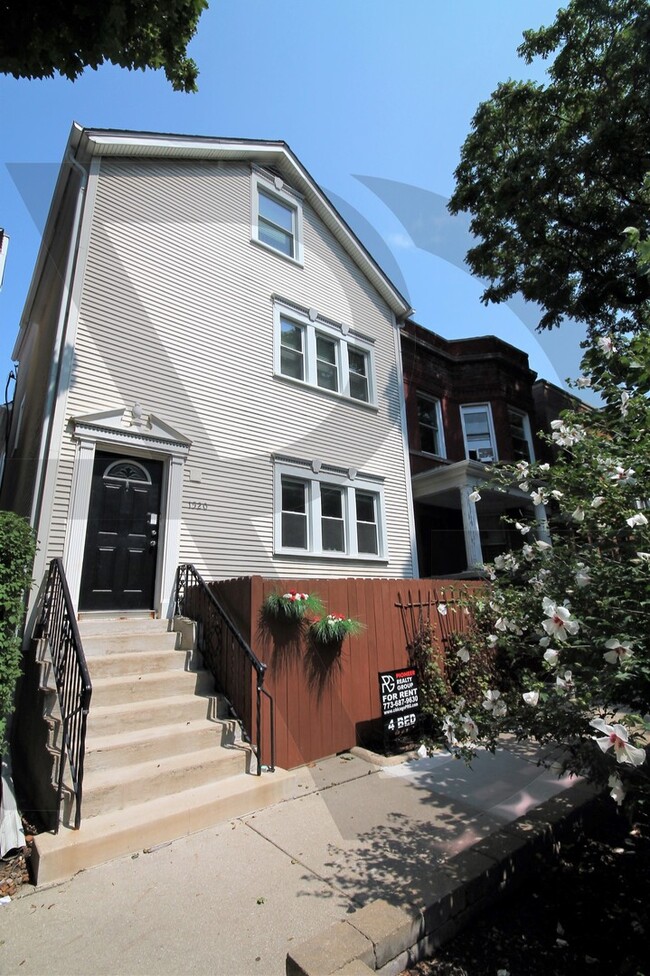 Photo - 1520 W Melrose St House