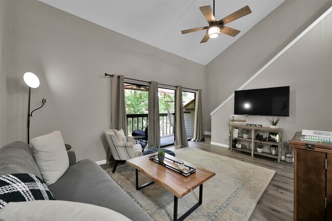Building Photo - 3900 Aspen Dr Unit C203 Rental