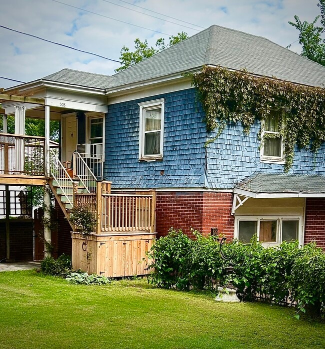 Photo - 503 N 18th St Unit Templeton Manor Carriage