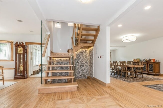 Photo - 530 Orangeburg Rd