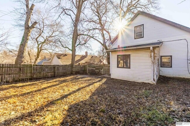 Photo - 4266 Maple St