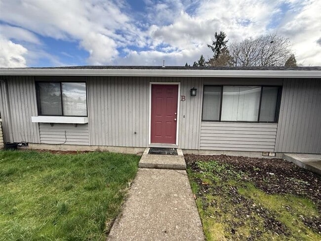 Building Photo - 18807 SW Butternut St