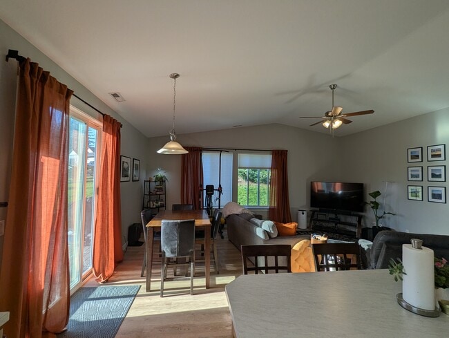 Photo - 342 Helens Ln