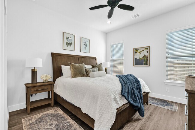 Building Photo - 38634 Spur 149 Rd Unit 60B