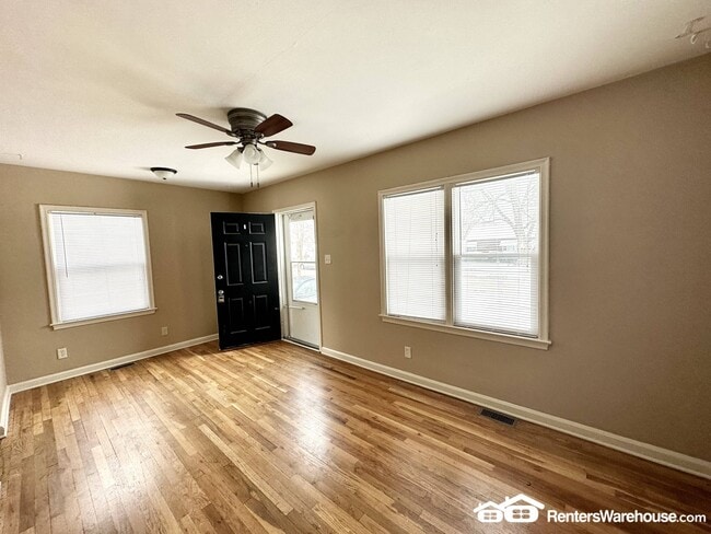 Photo - 3822 52nd St