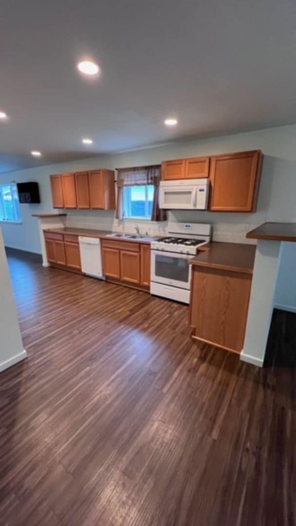 Photo - 5 bedroom 2 bath duplex now available!!!