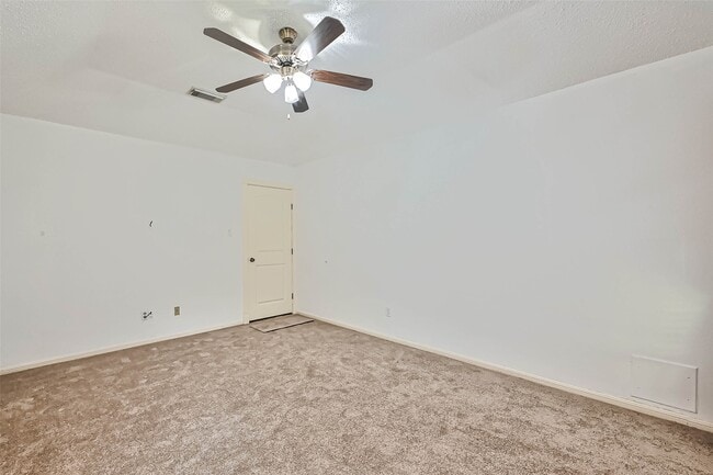 Photo - 2922 Lakefield Way