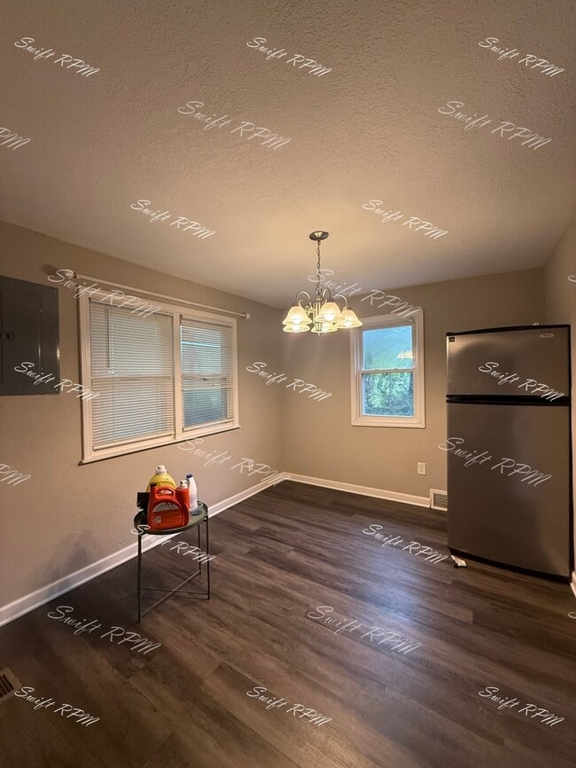 Photo - 221 E Warren St