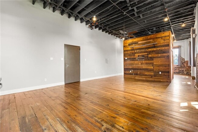 Photo - 558 St Francis St