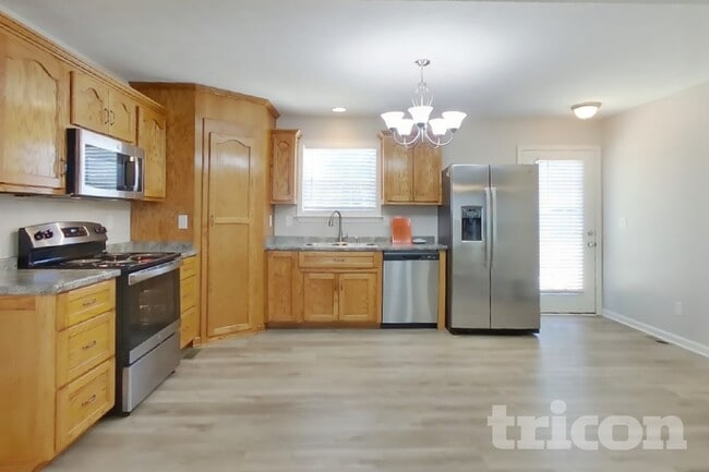 Photo - 1856 Emily Ln
