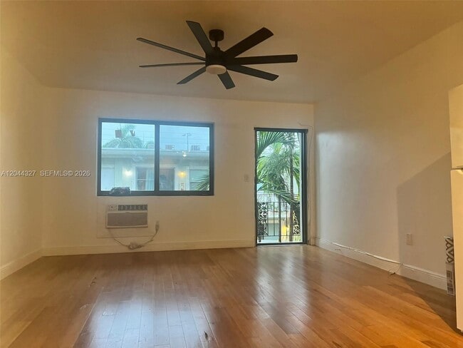 Building Photo - 7035 Rue Granville Unit 3
