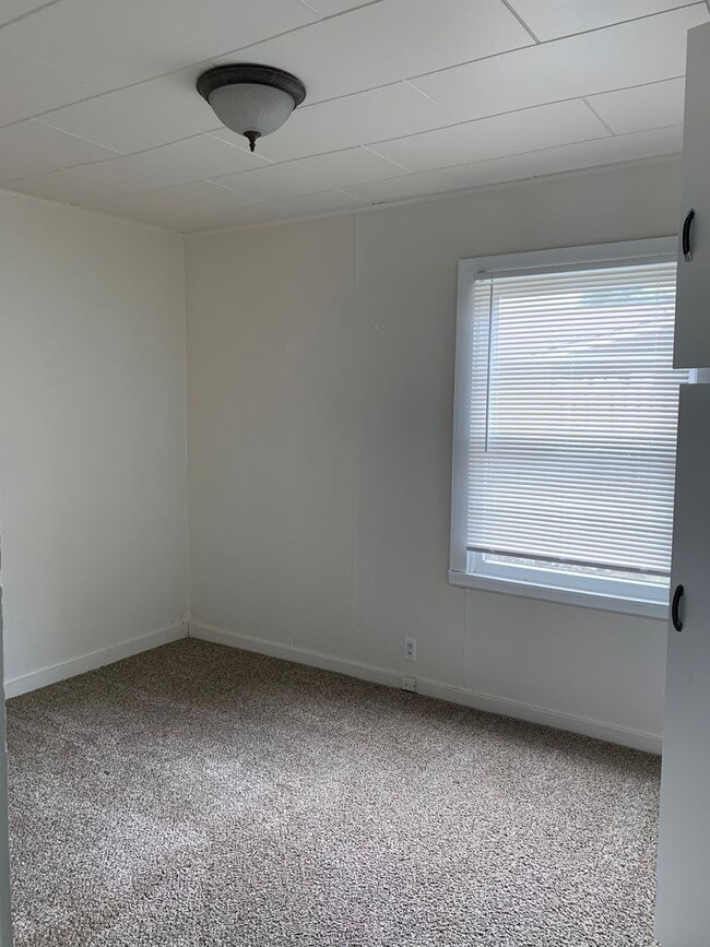 Photo - 2 Bedroom ~ 1 bath Cottage near Campus in serene setting