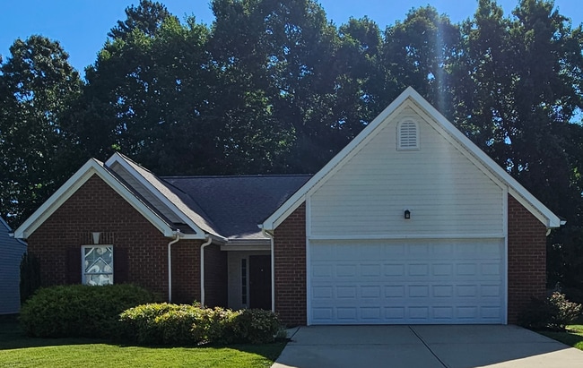 Building Photo - First Offering! Single-Story 3BR/2BA House In Chesterfield - Available Now!
