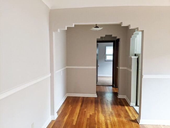 Building Photo - 956 Ludlow Ave Unit 956-08