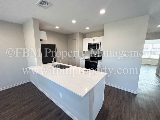 Photo - Hidden Creek Townhomes, Unit 611 - Downstairs 2 Bedroom, 2 Bathroom Home in Ennis, TX Unit 611