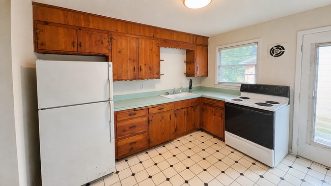 Photo - 355 Morton Ave