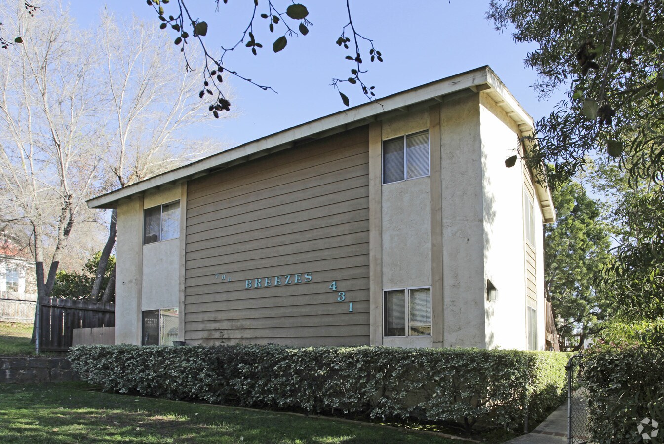 Photo - The Breezes Apartments