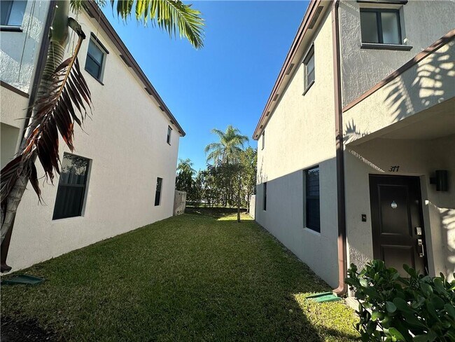 Photo - Northeast 208th Terrace, Miami, FL 33179 - 3 BR 3 BA townhouse