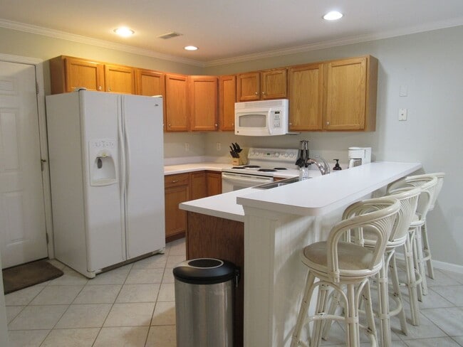 Photo - Lakefront 2 bedroom Condo For Rent