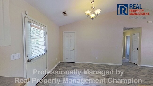Photo - 3 BD/2BA Home with Fenced Back Yard in Azalea Trace - Students Welcome