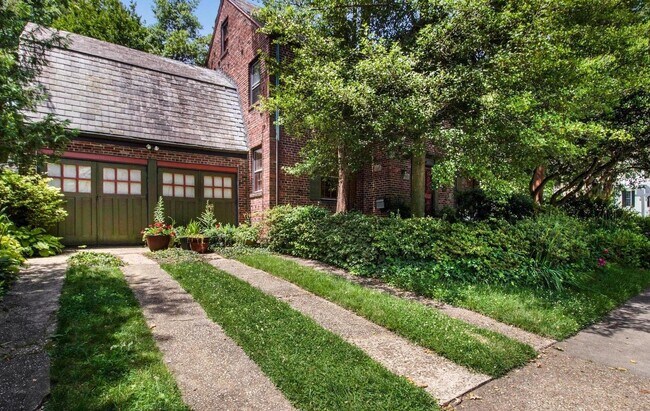 Photo - 5540 30th St NW