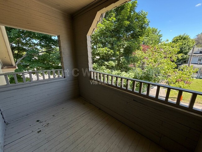 Building Photo - 179 Maple St Unit 3