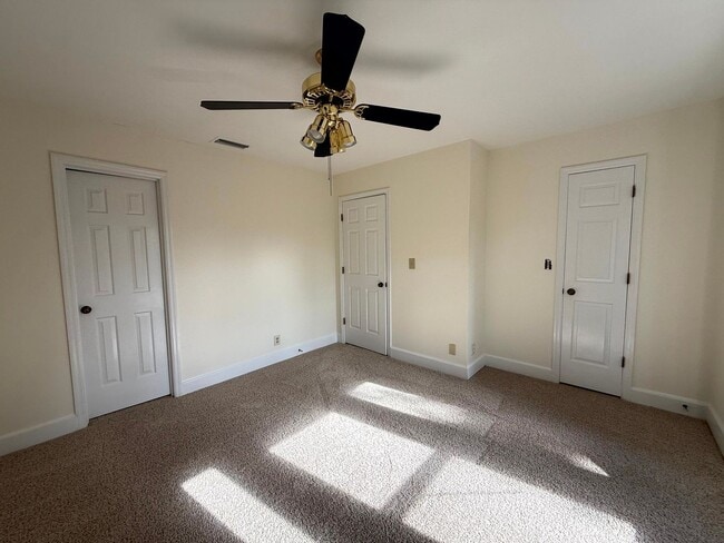 Photo - 733 Victorian Pl