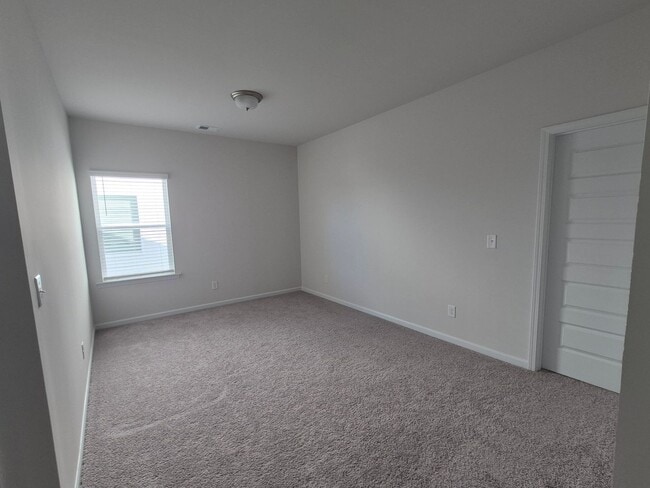 Photo - 618 Blaven St