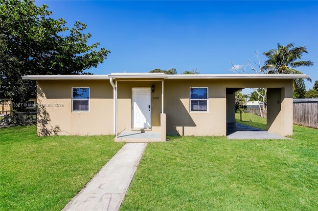 Photo - 1207 NW 13th Ln House