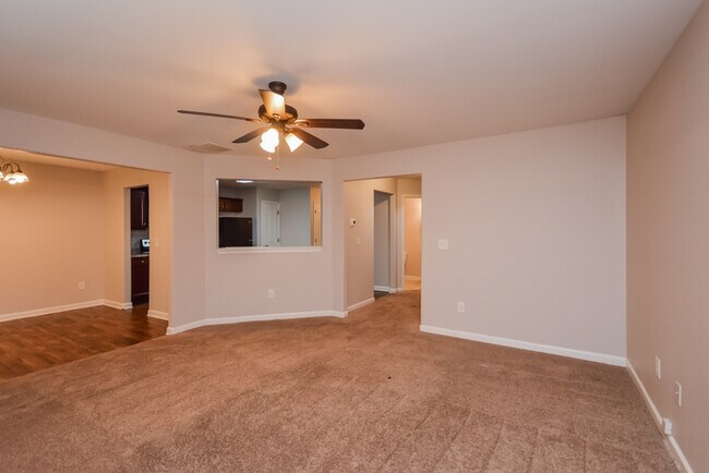 Photo - 935 Justice Dr