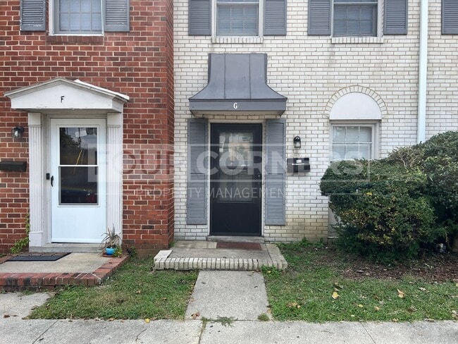 Building Photo - Lovely 2 Bedroom 1.5 Apartment Unit 2401-G