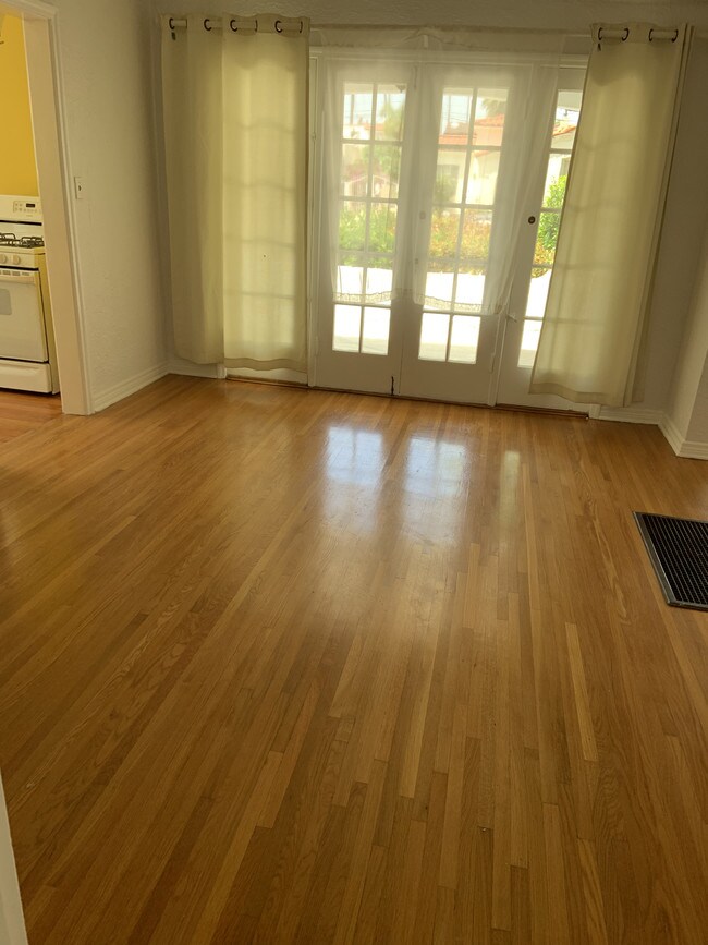 Dining Room - 226 N Wetherly Dr