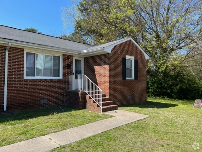 Building Photo - Spacious Two  Bedroom Apartment Unit 229 Edison Ave