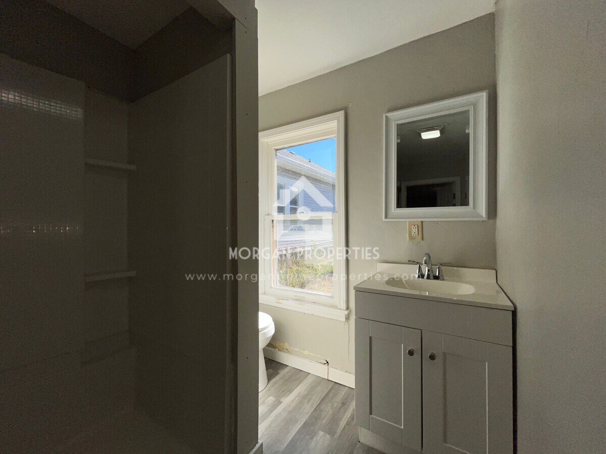 Photo - 336 W 6th St