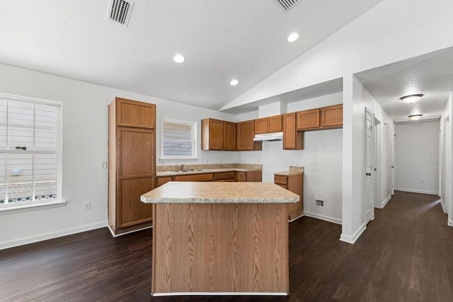 Photo - 1470 Windle St