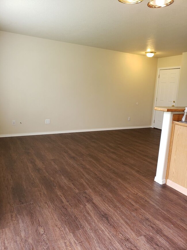 Photo - Wonderful Updated 3 bedroom 2 Bath 3 level Duplex in Post Falls.