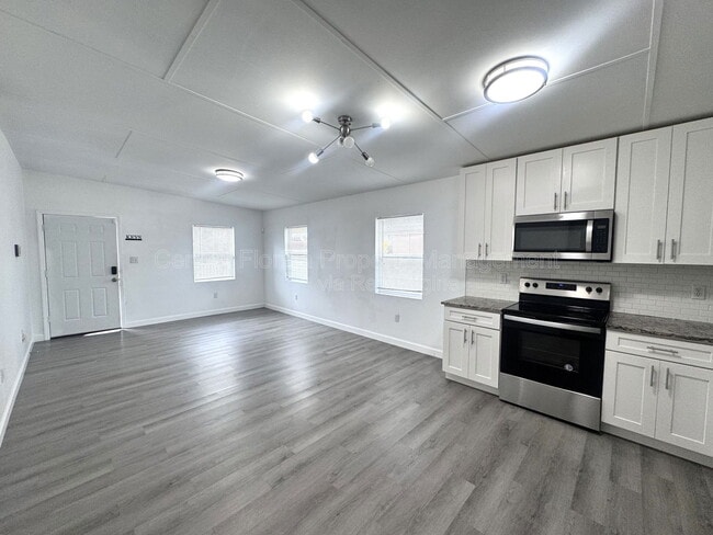 Photo - 1540 W 18th St