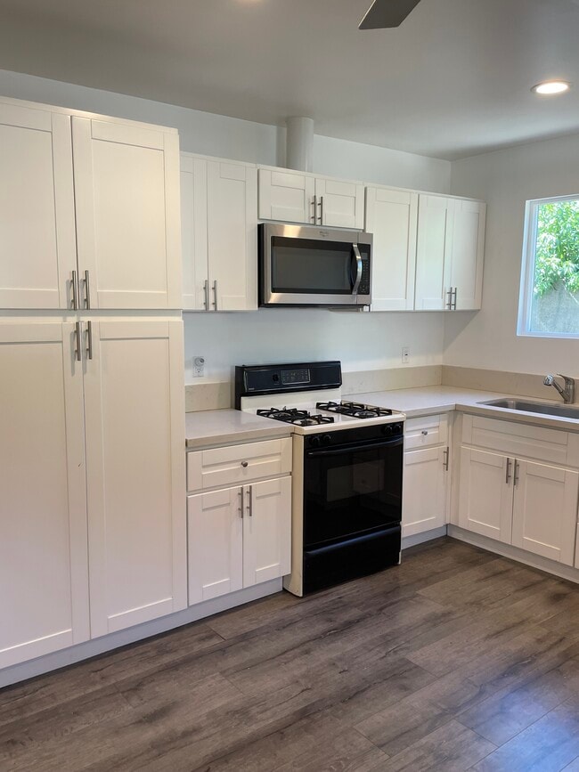 Building Photo - 6756 Tyrone Ave Rental