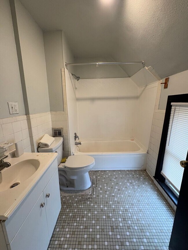 Photo - 629 Jay St Unidad 629 Jay St. Up