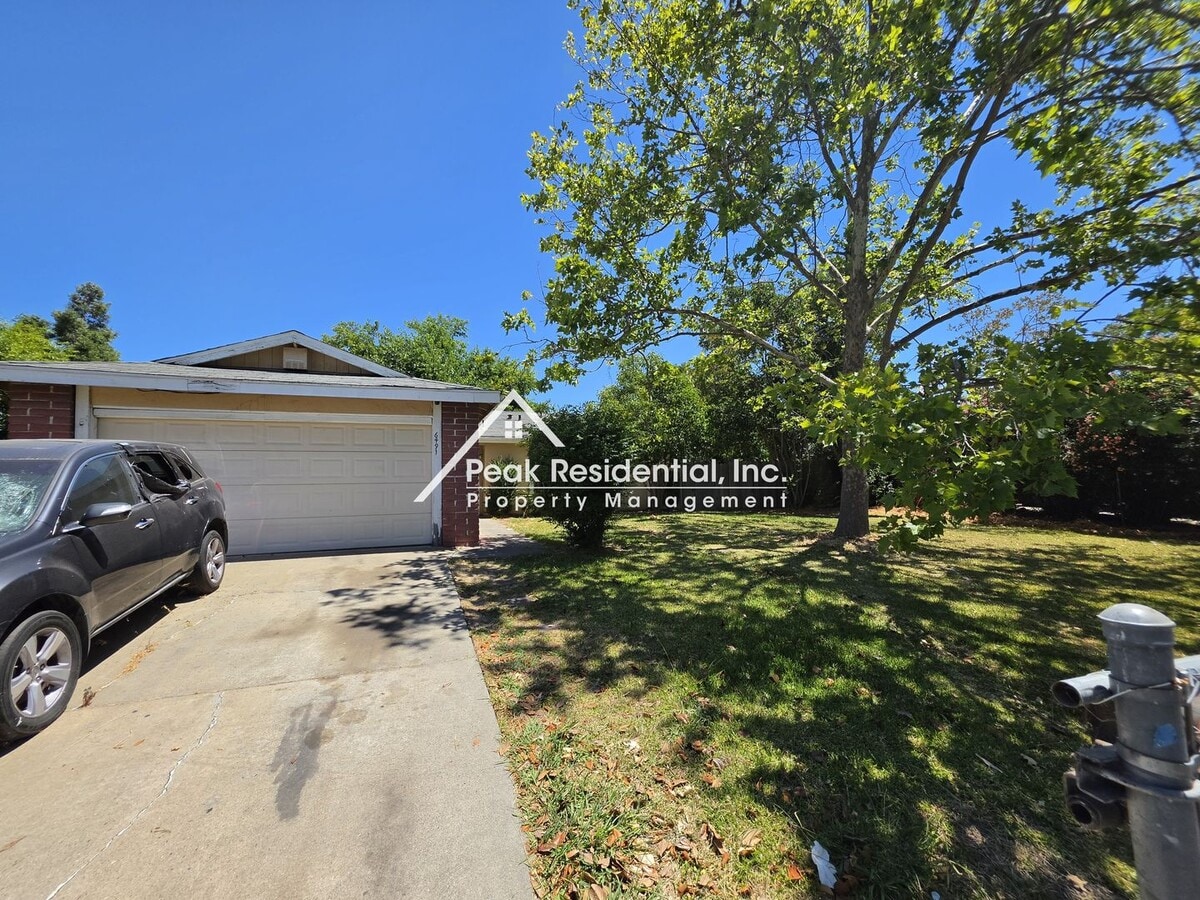 Photo - Cute 2bd/1ba Sacramento Duplex With 1-Car Garage