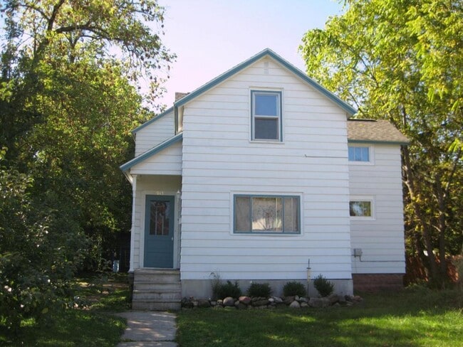 Building Photo - 913 MacArthur Ave Rental