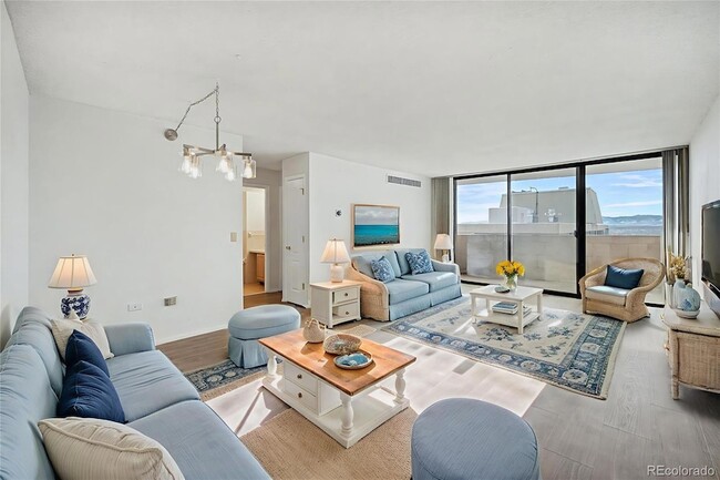 Building Photo - 1020 15th St Unit 35L