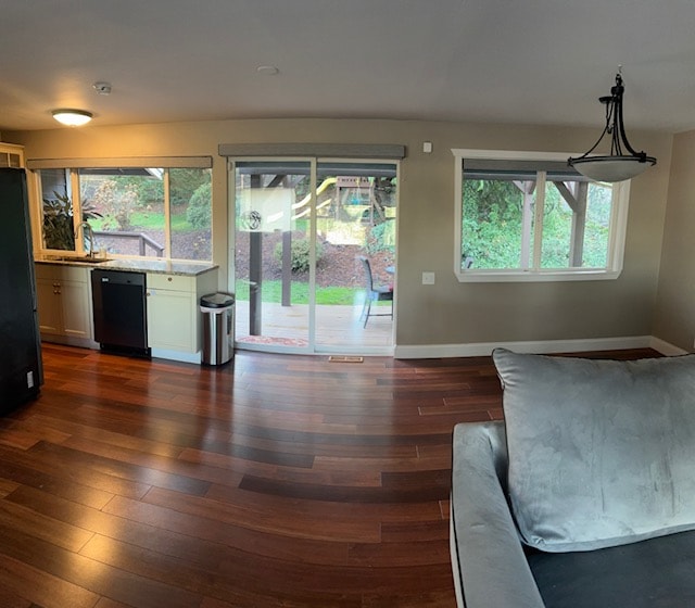 Photo - 32818 Pacific Hwy S