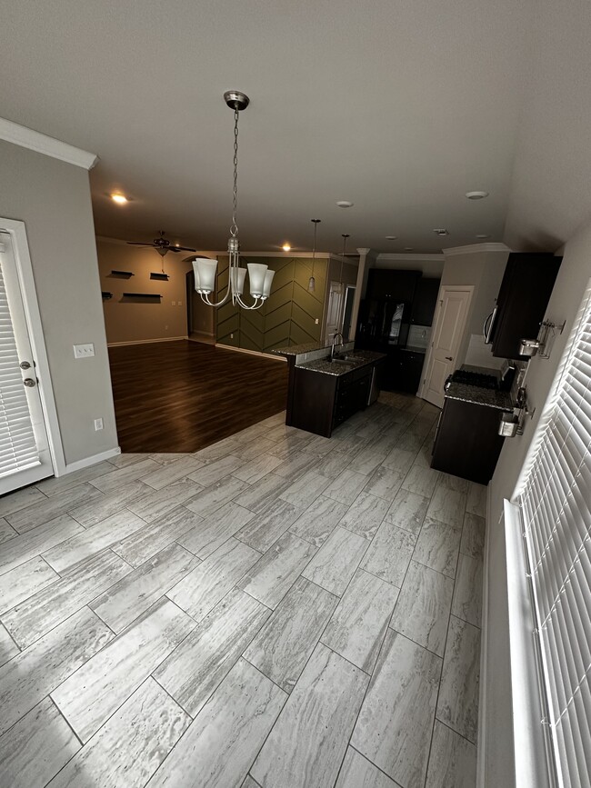 Photo - 822 Copper St