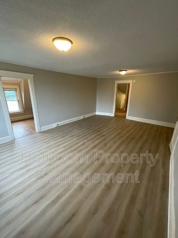 Building Photo - 601 Woodland Ave Unit Upper