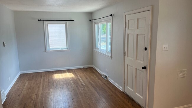 Photo - 1082 Hooker St