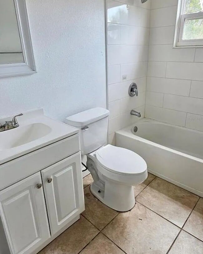 Photo - 2 bed 1 bath 2-plex with 850 sf. Off MLK (...