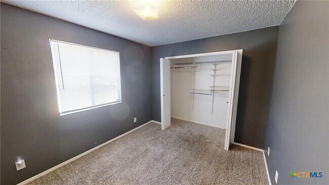 Photo - 2107 Creekwood Dr