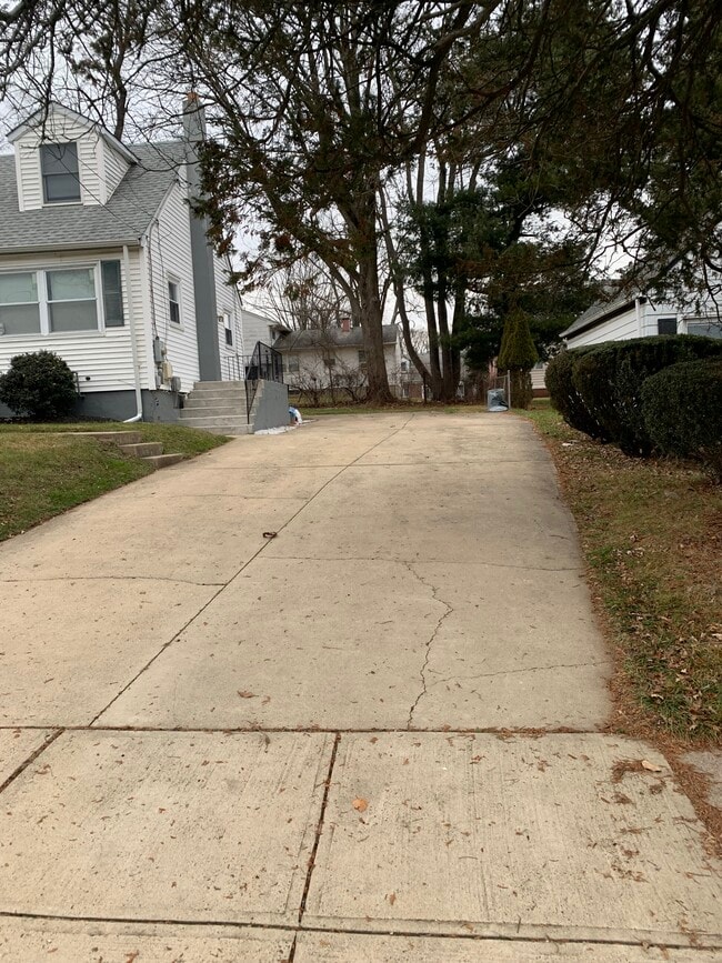 220 Inland Ave